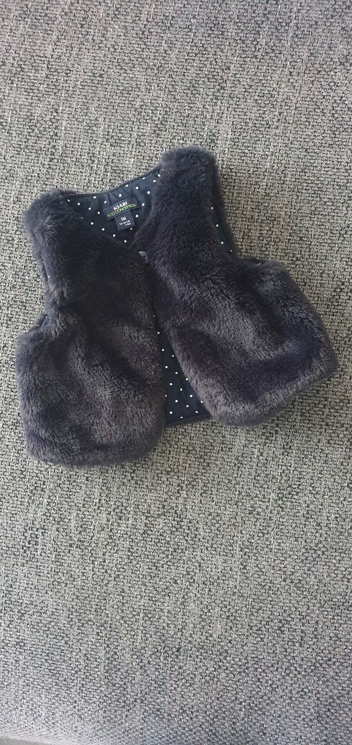 Gilet fausse fourrure  sans manches 1 mois