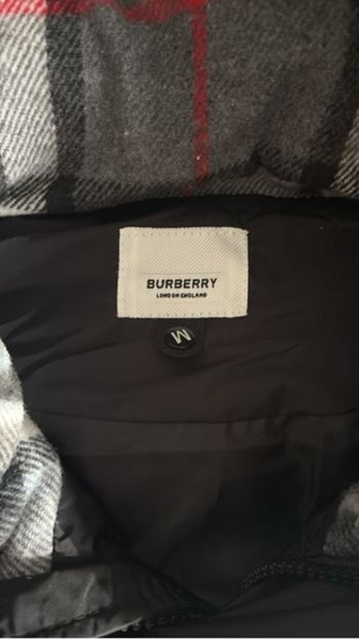 Doudoune Burberry noire M 🧥 jamais portée, envoi rapide 🚀 - photo numéro 5