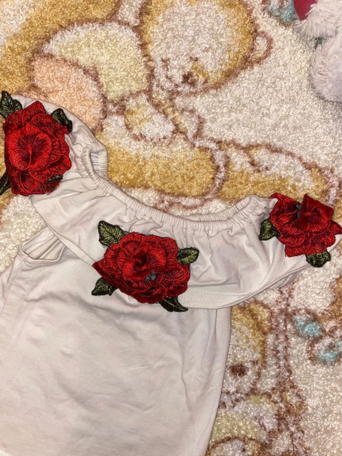 T-shirt à broderies roses, taille 12 mois. - photo numéro 4
