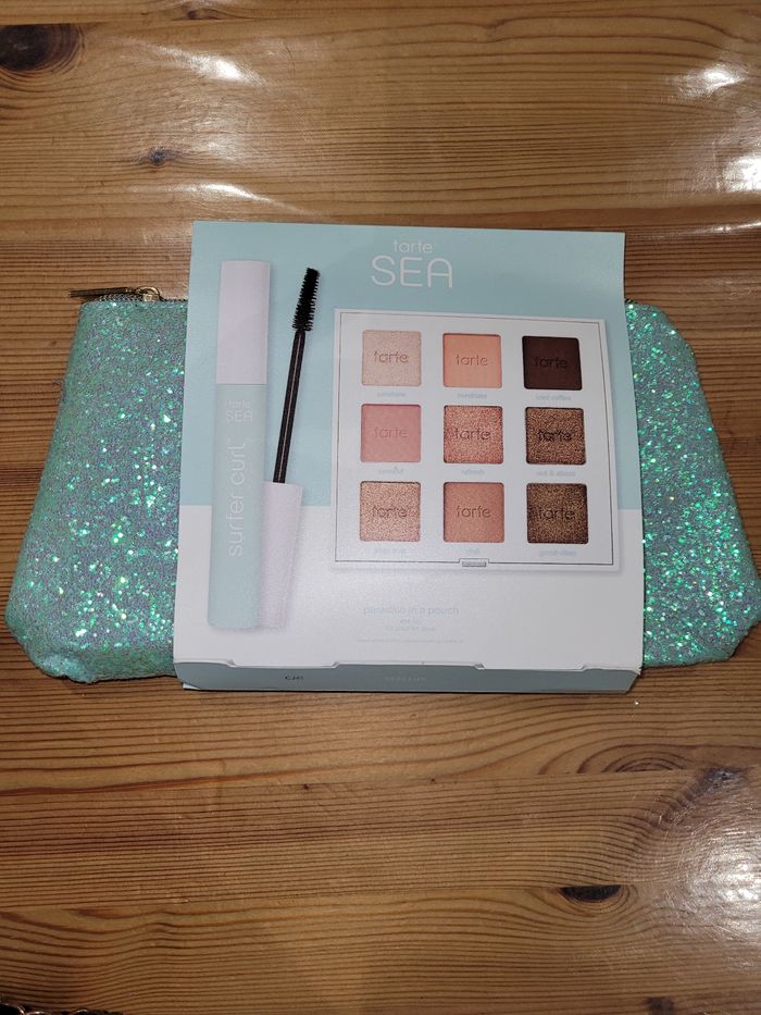 Trousse avec maquillage Tarte