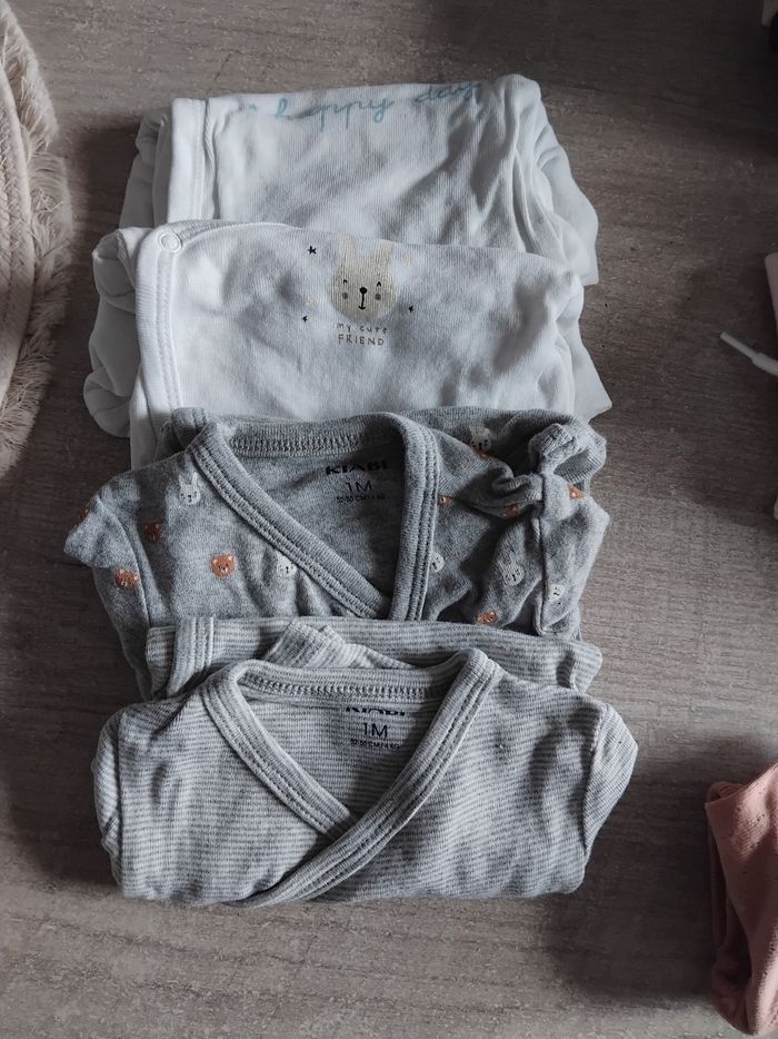 Lot de 4 bodies 1 mois