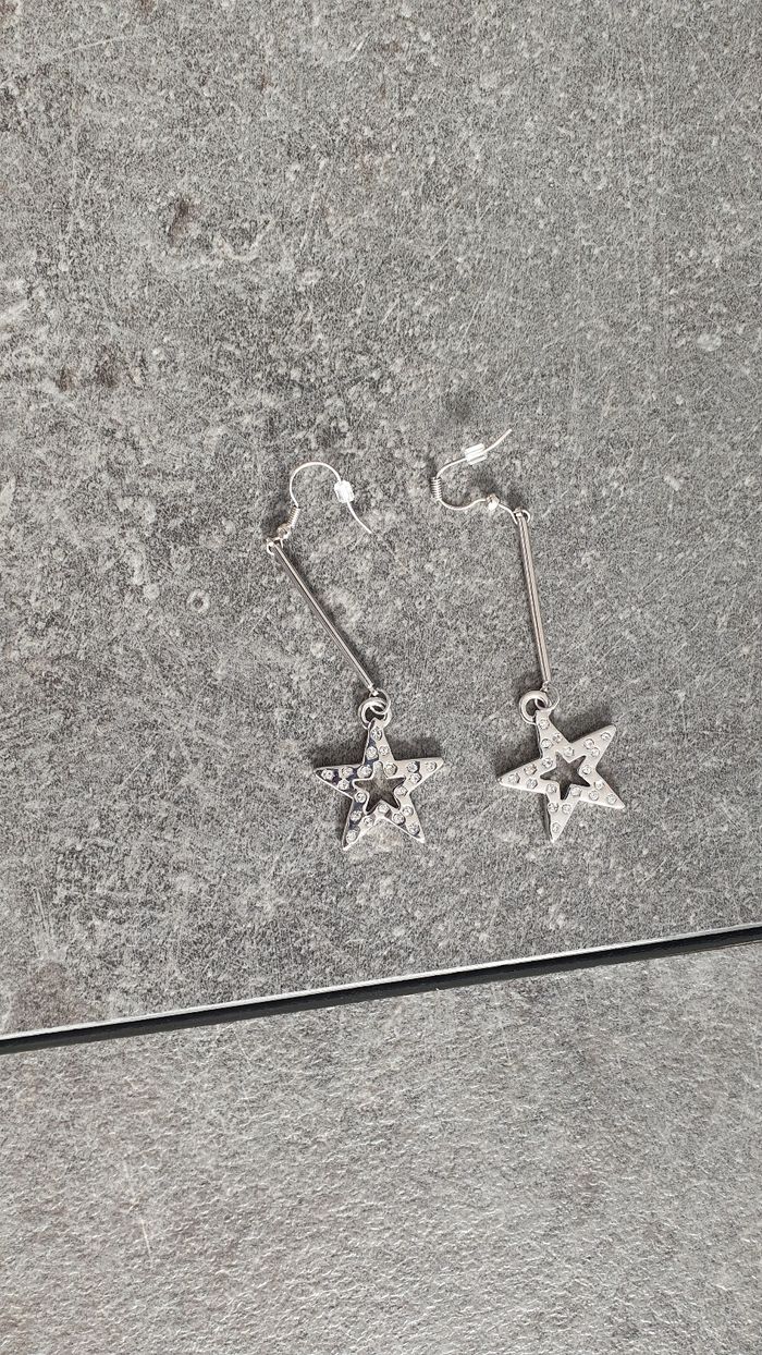 Boucles d'oreilles étoiles neuves