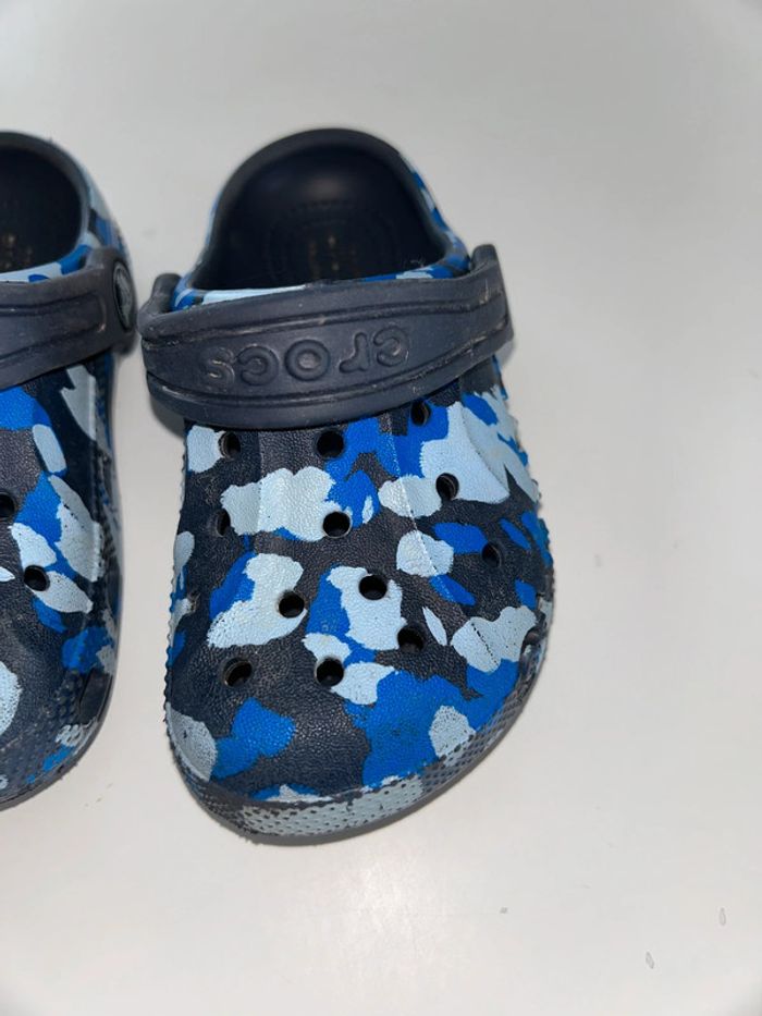 Crocs enfant bleues motif camouflage militaire c8 24/25 - photo numéro 3