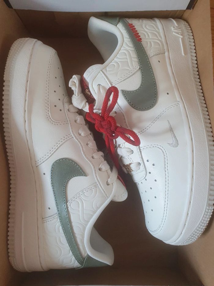 Nike Air Force 1 "Year of the Snake"(38.5) - photo numéro 10