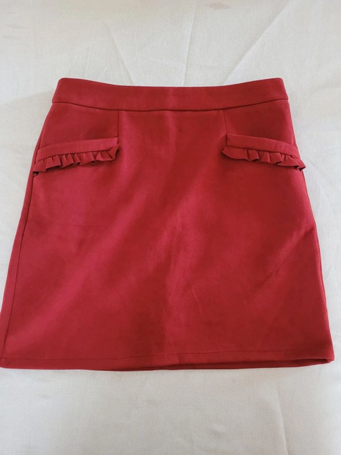 Jupe courte rouge, touché velour - photo numéro 4
