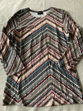 Tee-shirt manches 3/4 Bialcon – Taille S, motif géométrique