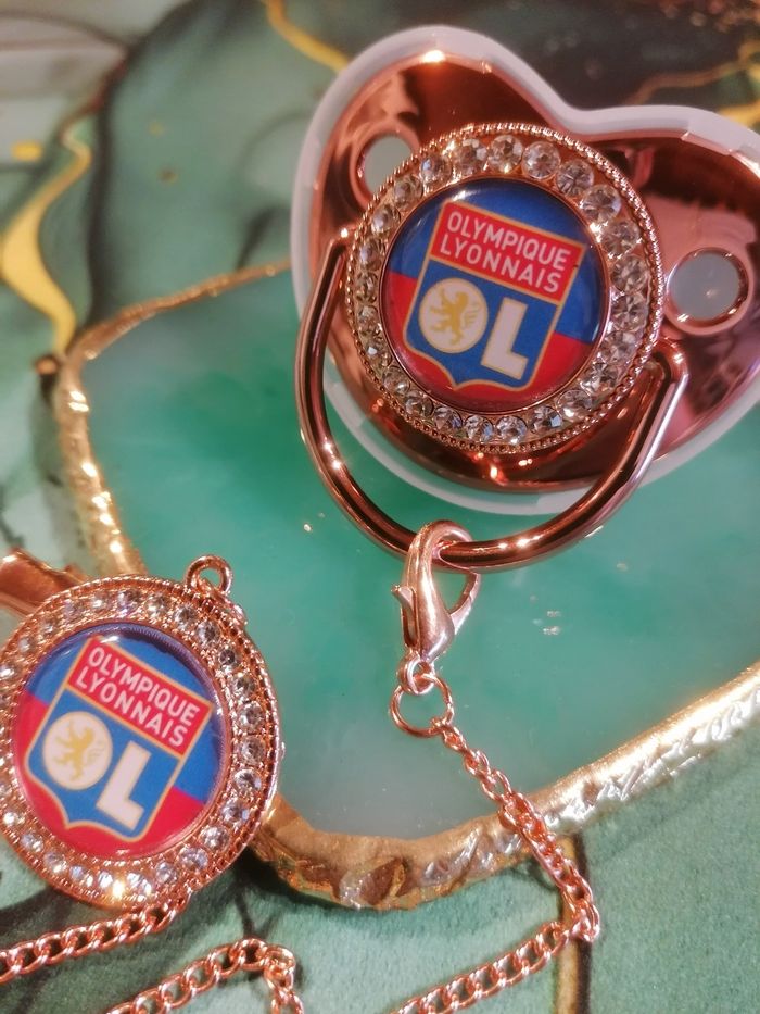 Tétine sucette avec attache olympique lyonnais rose gold - photo numéro 2
