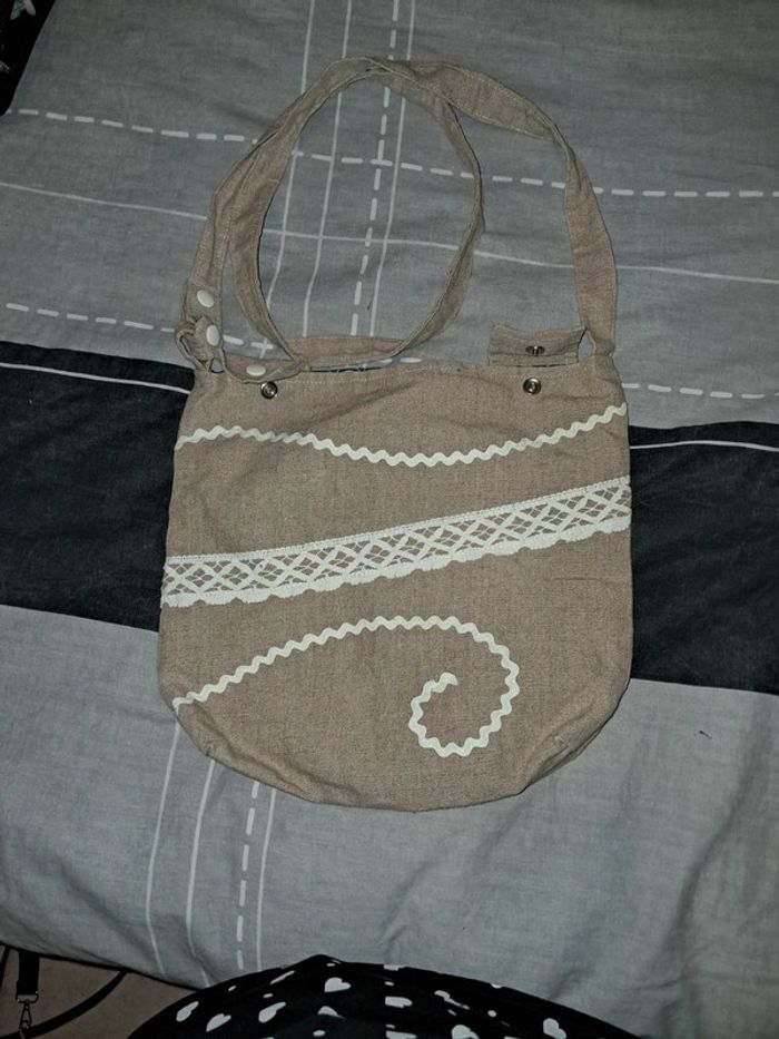 Sac bandoulière beige dentelle
