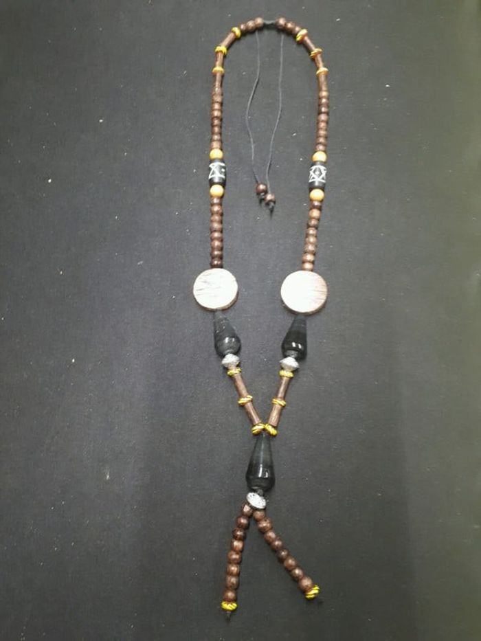 Grand sautoir en bois jaune et marron