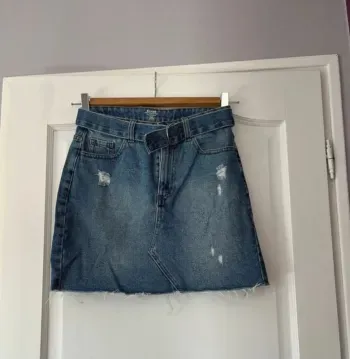 Jupe courte en jean avec ceinture - Kiabi - Taille XS