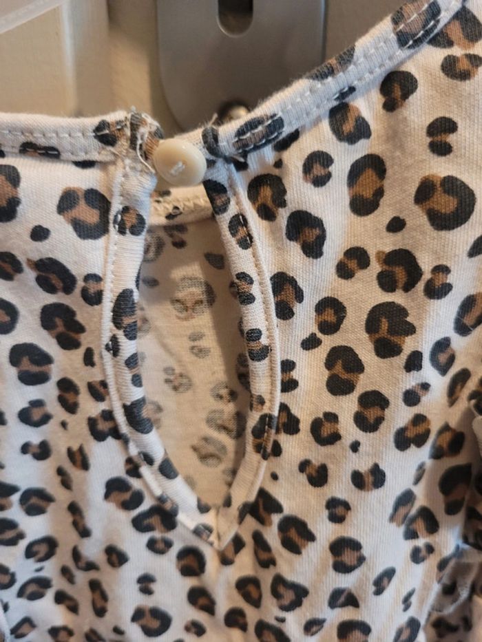 Robe H&M taille 18/24mois motif panthere - photo numéro 4