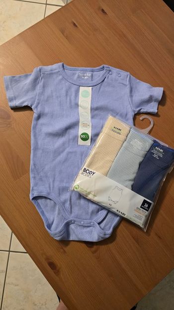 Neufs (non portés)🏷😍🥰💙 lot bodies debardeurs 36mois et un 4 ans garçon💙😍🤩🏷