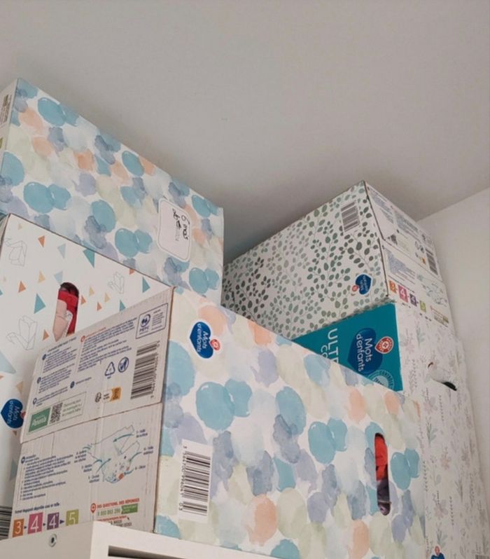 Vends lot carton 60 pièces 3 mois fille