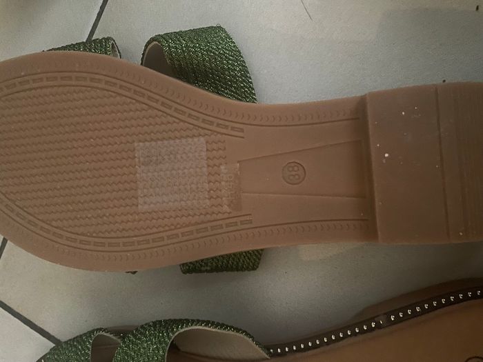 Magnifiques sandales vertes scintillantes cloutées finement sur le côté neuves - photo numéro 5