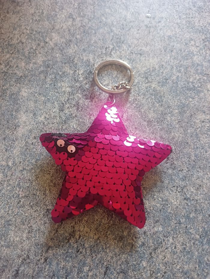 Porte clé étoile neuf