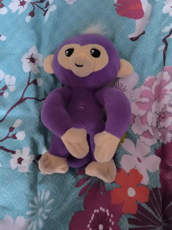 Peluche singe qui parle . Fingerlings