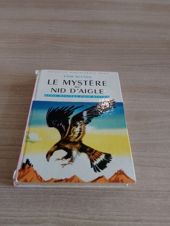 Le mystère du nid d'aigle, bibliothèque rose