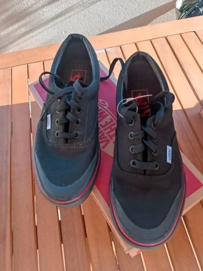Baskets noires vans pointure 36,5 mixtes - photo numéro 3