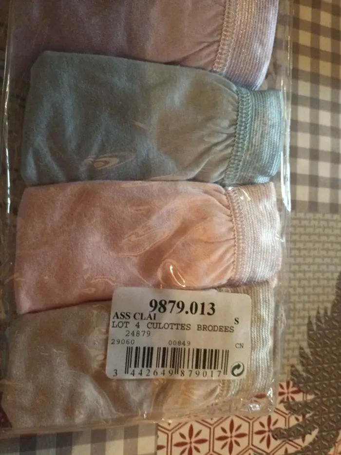 Lot de 4 culottes brodées Damart taille S 36 38 - photo numéro 2