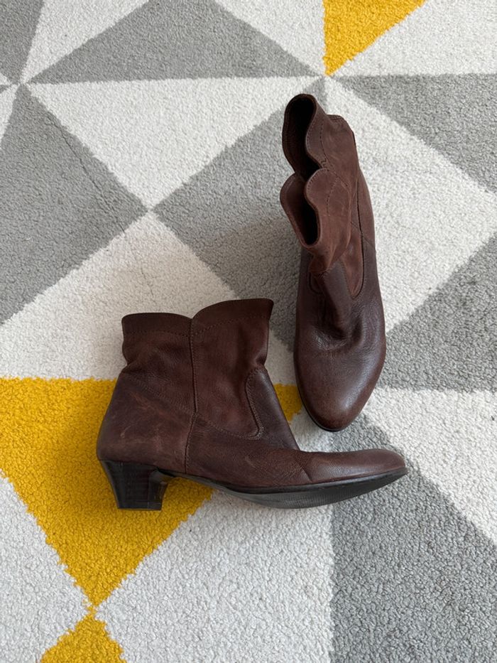 Bottines à talons en cuir Bata Taille 38 - photo numéro 3