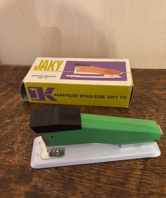 Agrafeuse epingleuse - JAKY 110  vintage - photo numéro 2