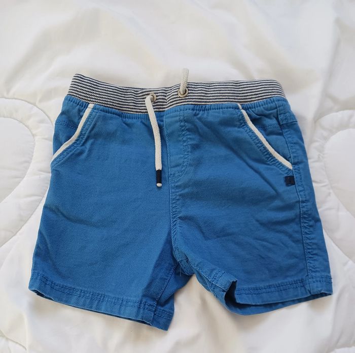 Short 23 mois