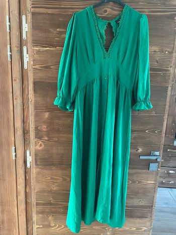 Robe longue verte dos ouvert not madame