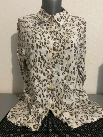 Blouse léopard manches longues
En excellent état taille 46/48