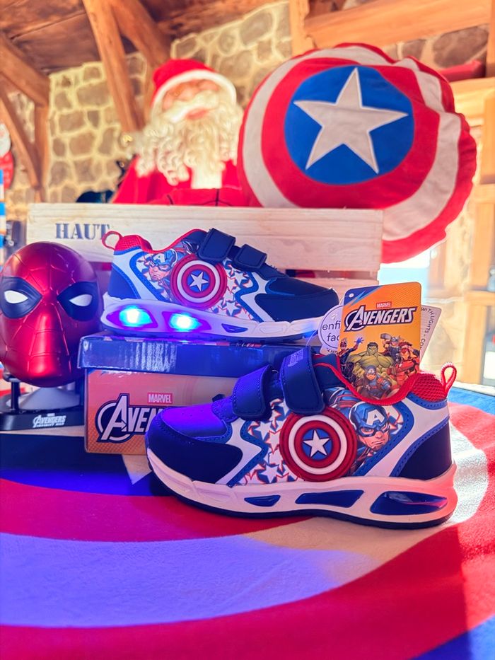 Chaussure lumineuse Marvel - photo numéro 4
