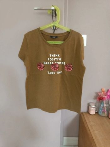 Tee-shirt Kiabi kaki taille 10 ans