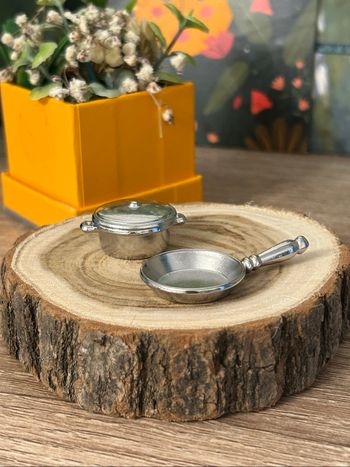 Ensemble miniature, poêle et faitout pour maison de poupée