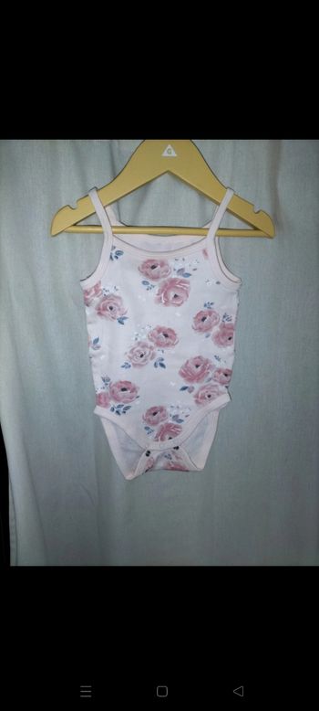 Body rose pâle C&A 9 mois
