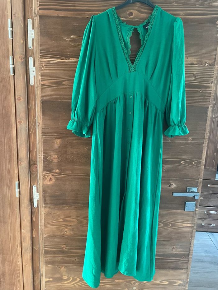 Robe longue verte dos ouvert not madame