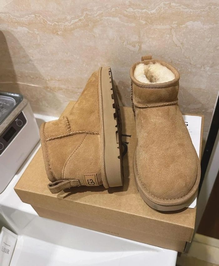 Bottes de neige Ugg mini Taille 38 - photo numéro 9