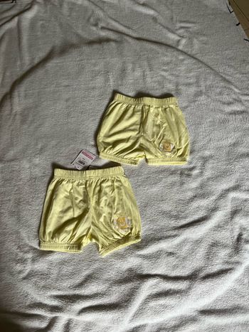 Lot 2 shorts fille taille 18 mois Neuf