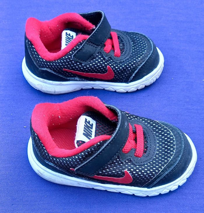 Baskets Nike - scratch- noir et rouge - Pointure : 21 - photo numéro 2