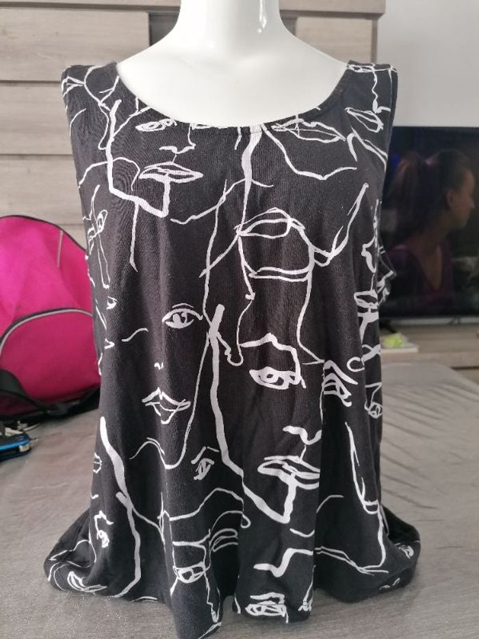 Top noir et blanc Stradivarius L