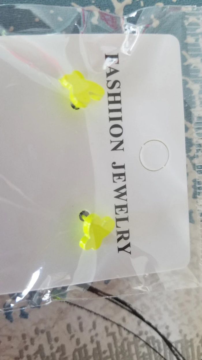 Boucle d'oreille papillon