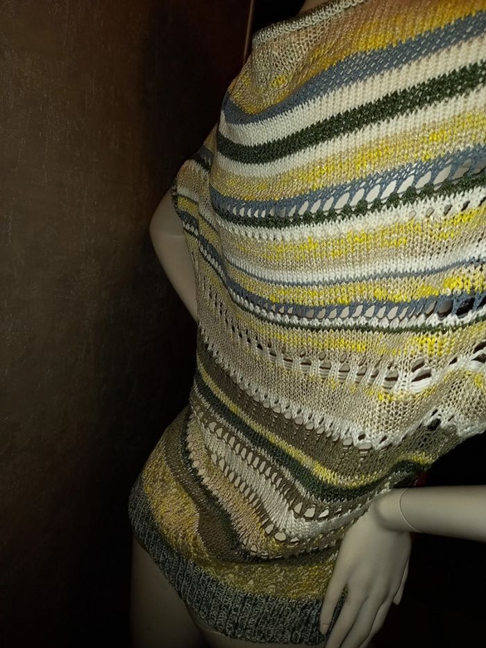 pull en maille avec broderie desigual taille 36/38 - photo numéro 2