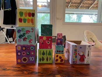 Cube à empiler Djeco