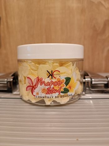 Chantilly de douche monoï island