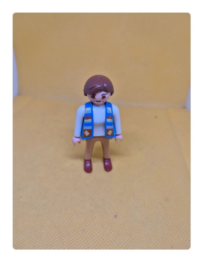 5 personnages Playmobil - photo numéro 2