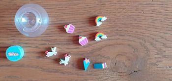 Boite avec micro gommes licorne arc en ciel cupcakes