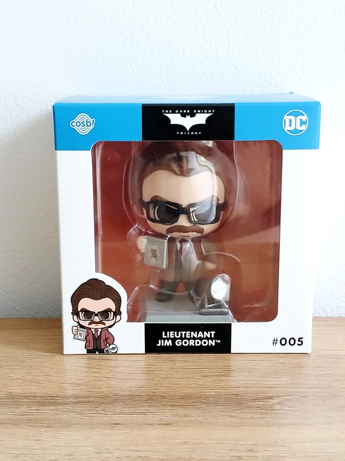 Figurine Hot Toys Cosbi Lieutenant Jim Gordon Dc Comics
