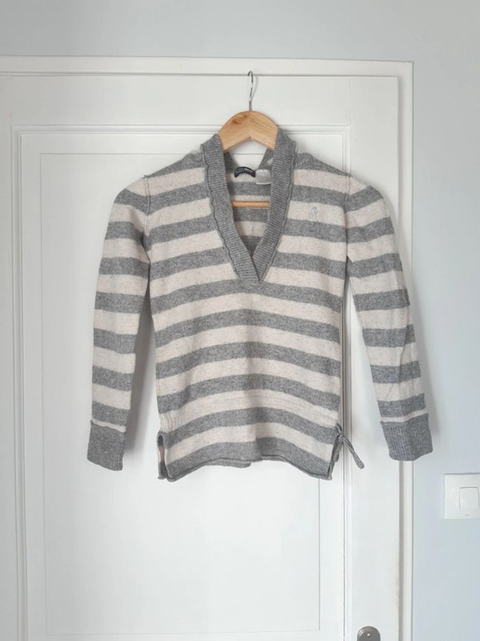 Pull rayé à capuche