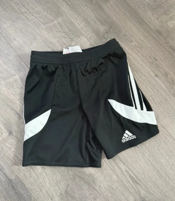 Short sport noir Adidas garçon 8 ans