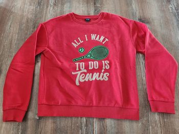 Pull rouge Kiabi 10 ans excellent état All I want to do is tennis