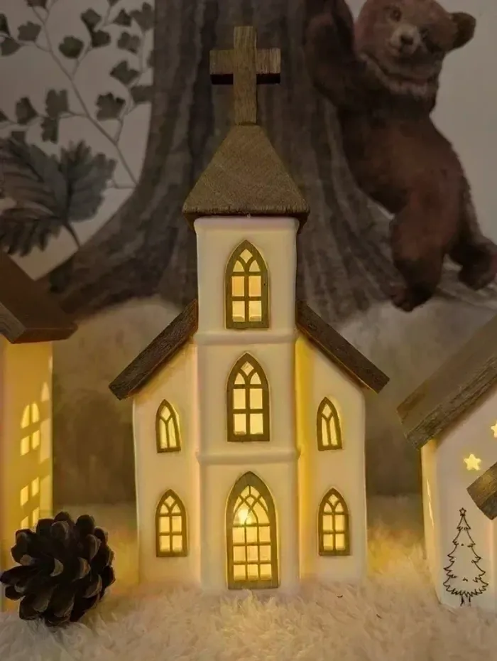 Jolie église lumineuse en céramique et en bois avec éclairage led - NEUVE