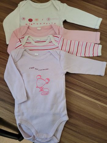 Lot bodies fille 3mois