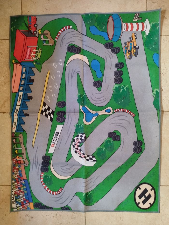 Tapis jeu circuit voiture 120 x 90 cm feutrine